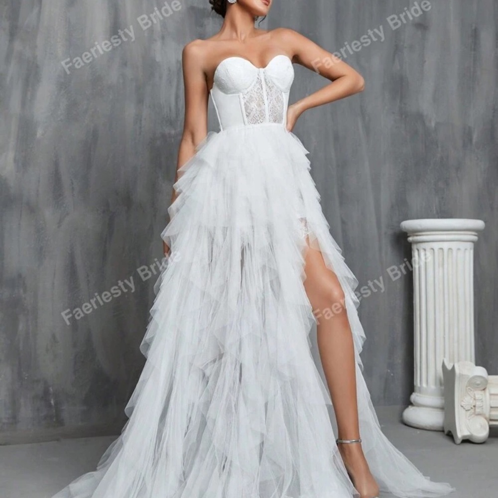 Elegant White Strapless Tulle Dress
